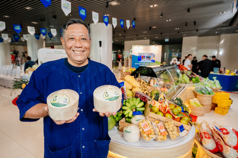 แม็คโคร ภายใต้ ซีพี แอ็กซ์ตร้า หนุนเกษตรกรไทย รับซื้อมะพร้าวน้ำหอมจากสวน